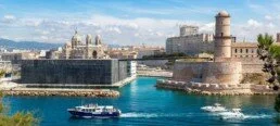 Marseille Mucem Fort Saint-Jean mer ciel bleu bateau